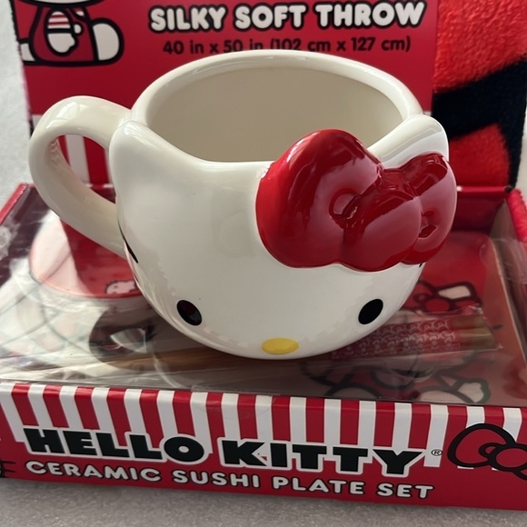๐ Hello Kitty Sushi Plate Set Throw Blanket and Mug Bundle Red White - Picture 7 of 12